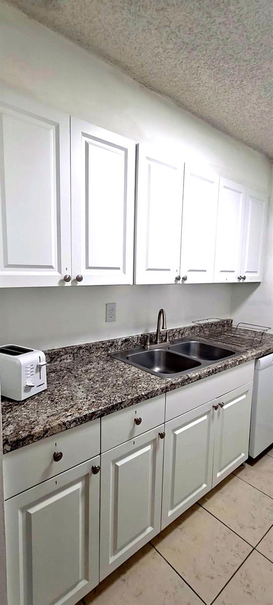Image 6 of 26 For 6519 Newberry Road 805