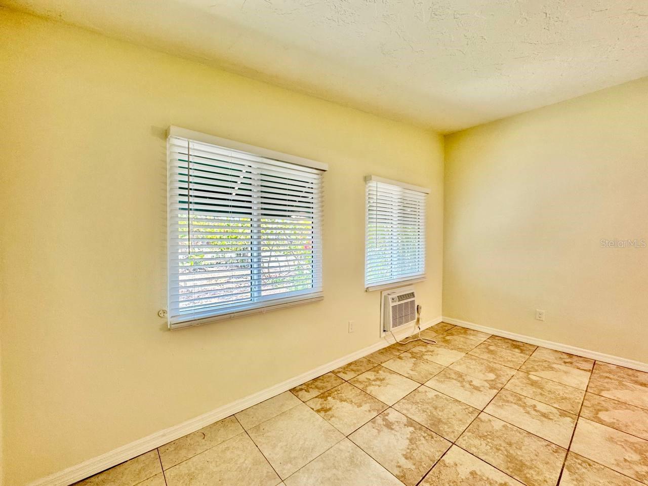 Image 4 of 25 For 533 Yelvington Avenue
