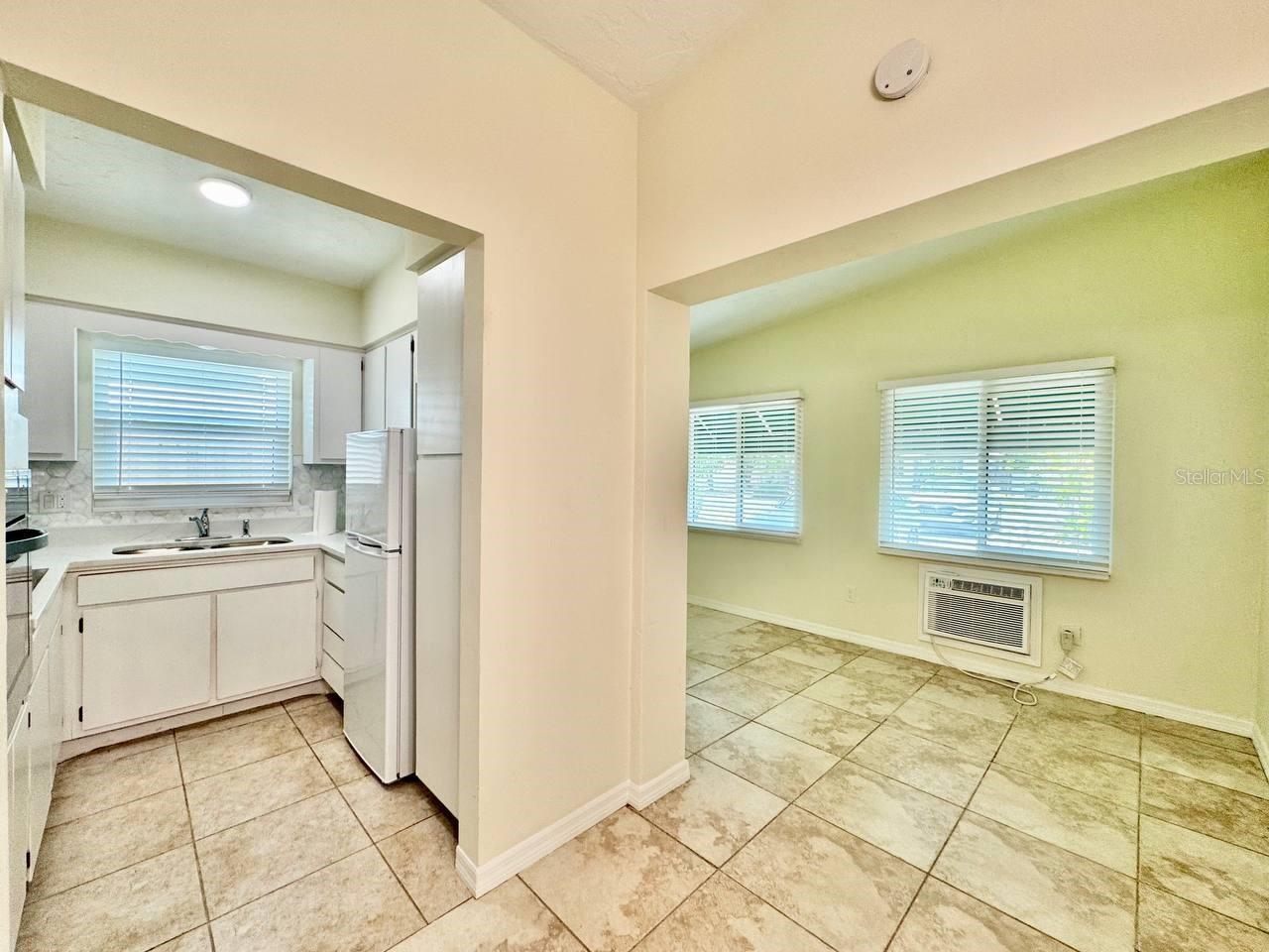 Image 5 of 25 For 533 Yelvington Avenue
