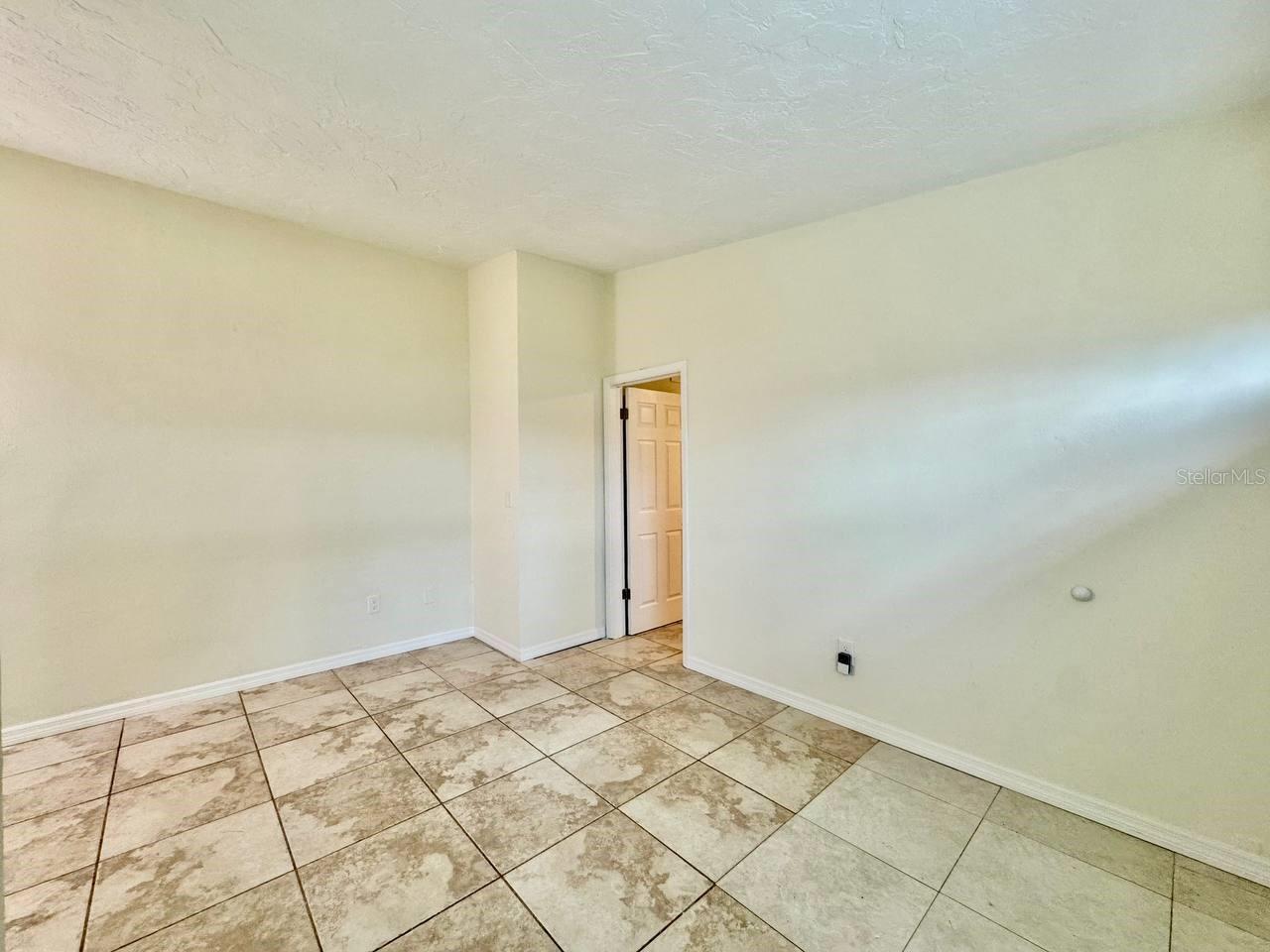 Image 9 of 25 For 533 Yelvington Avenue