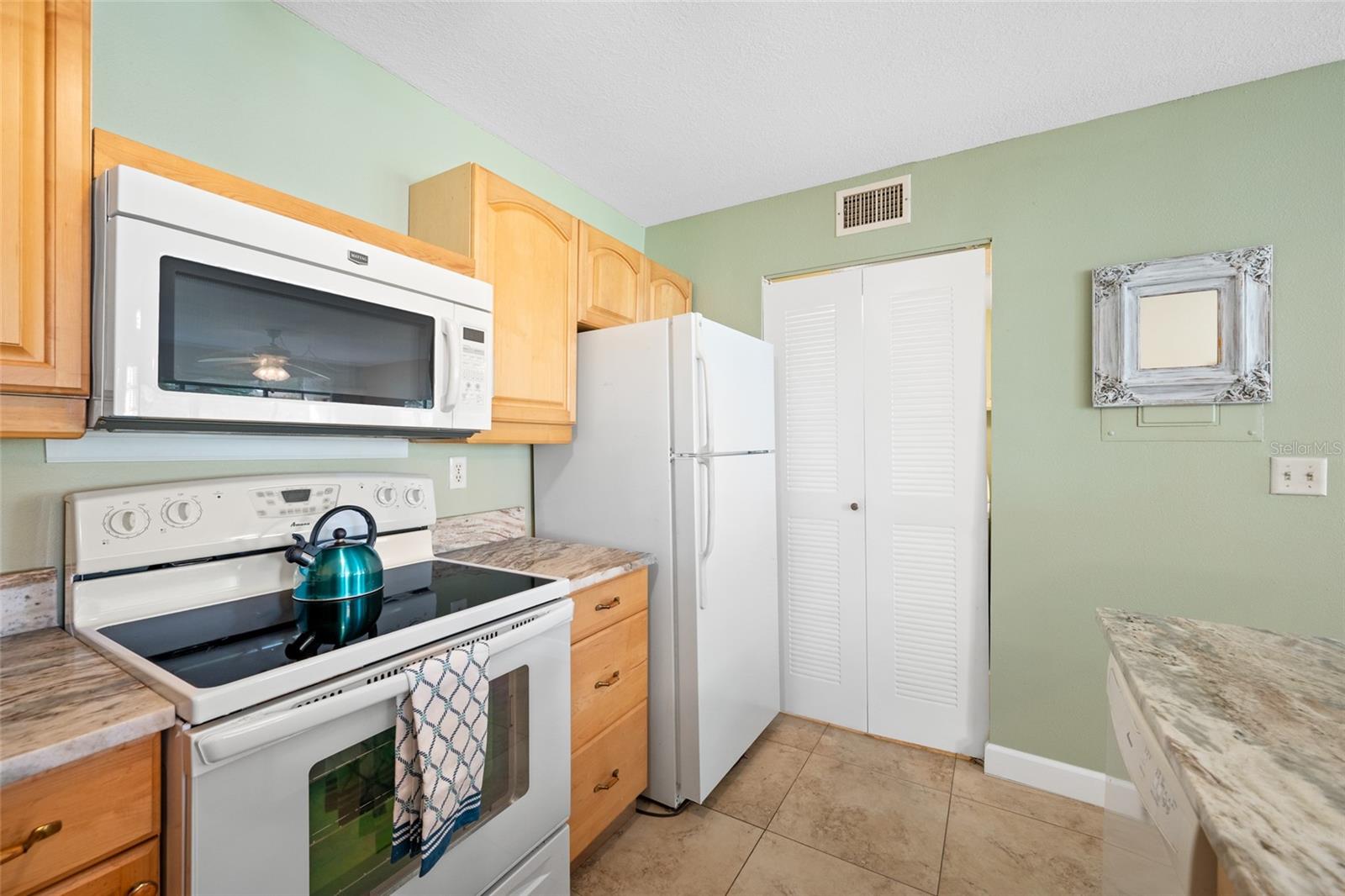 Image 12 of 39 For 3301 Crystal Court E D