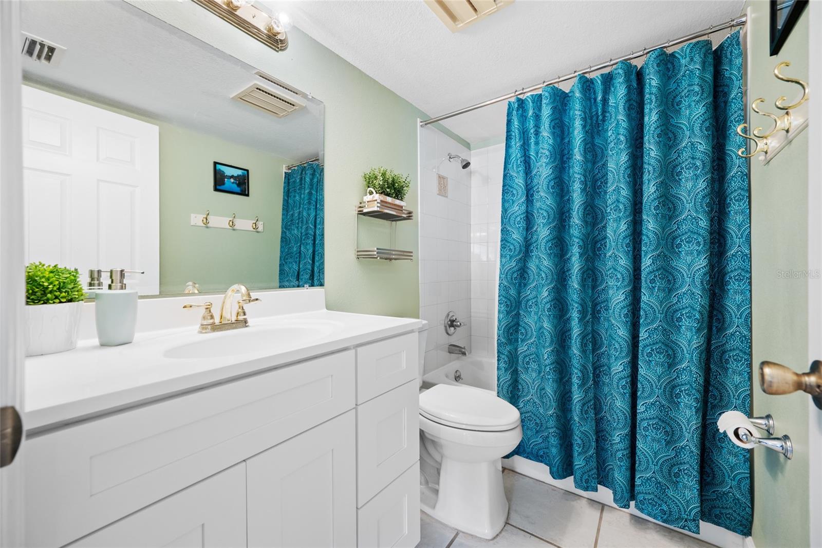 Image 20 of 39 For 3301 Crystal Court E D