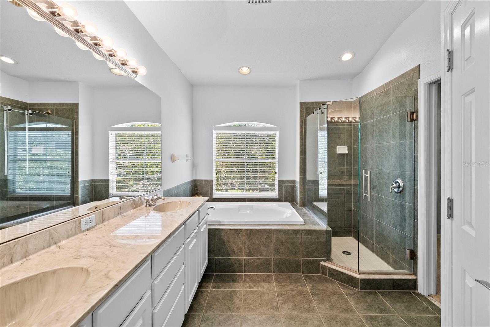 Image 16 of 56 For 519 Harbor Grove Circle