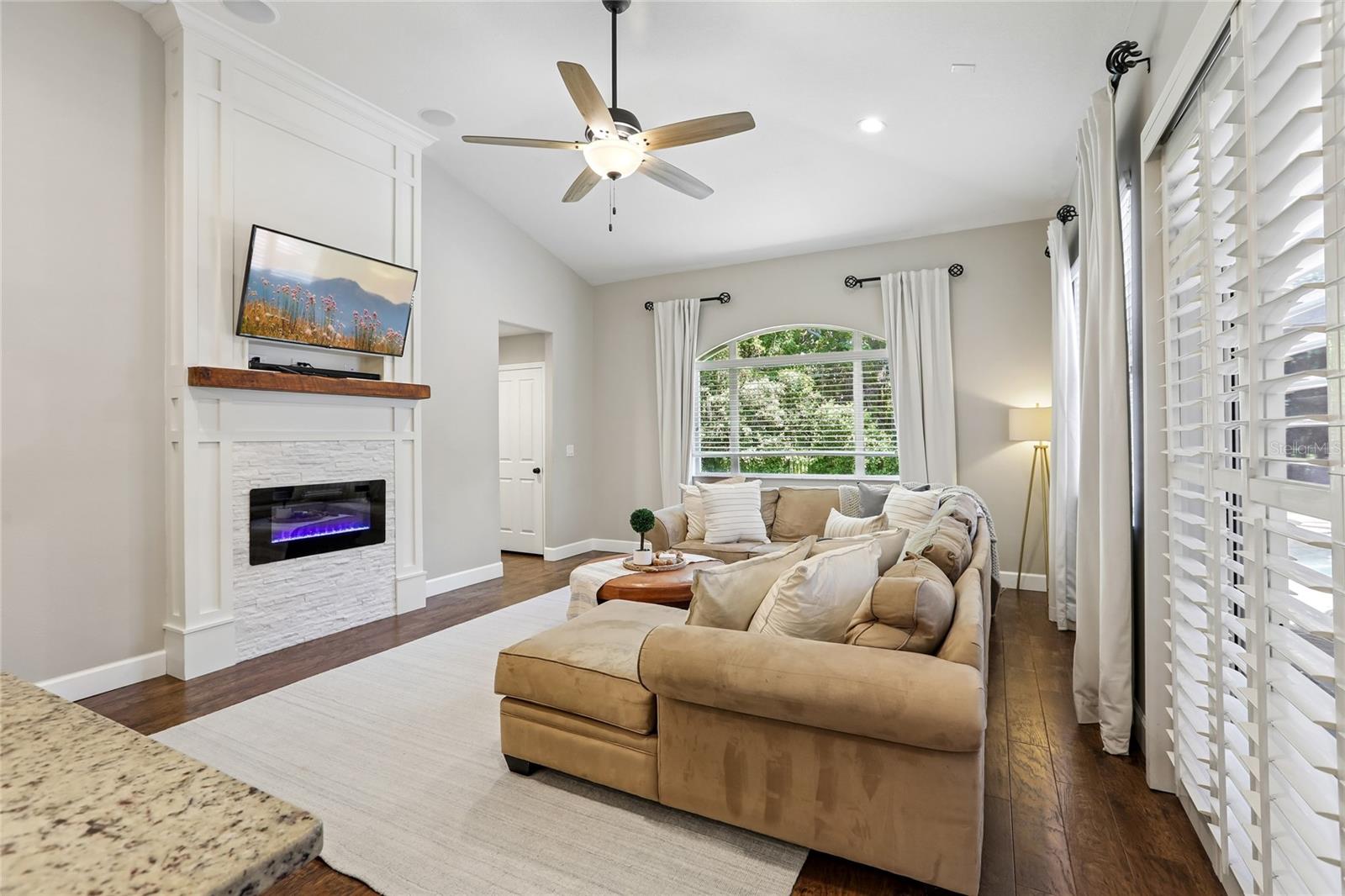 Image 13 of 48 For 6004 Merlinwood Drive