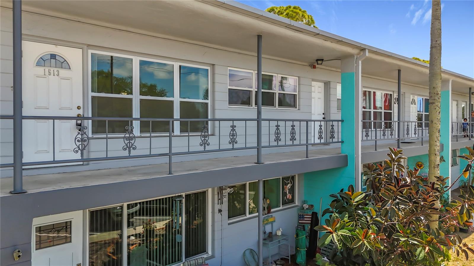 Image 11 of 44 For 5860 43rd Terrace N 1513
