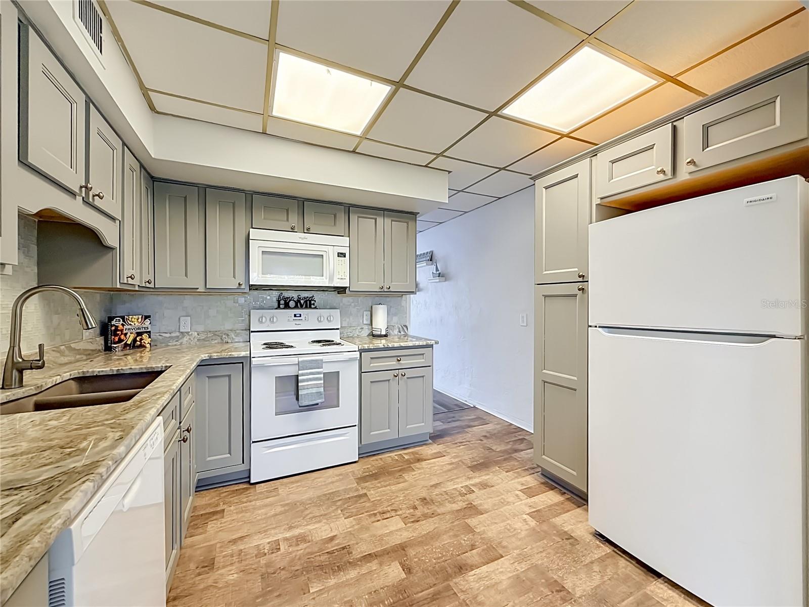 Image 16 of 44 For 5860 43rd Terrace N 1513