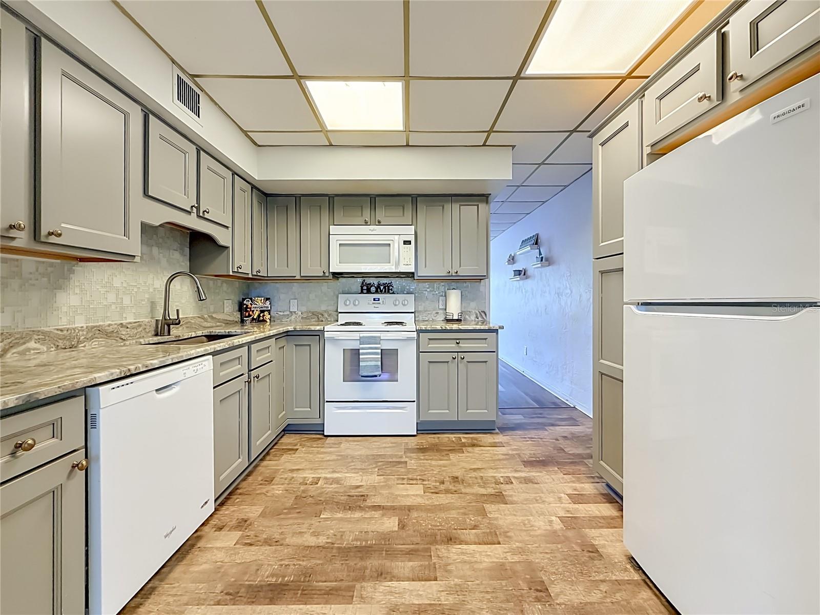 Image 18 of 44 For 5860 43rd Terrace N 1513