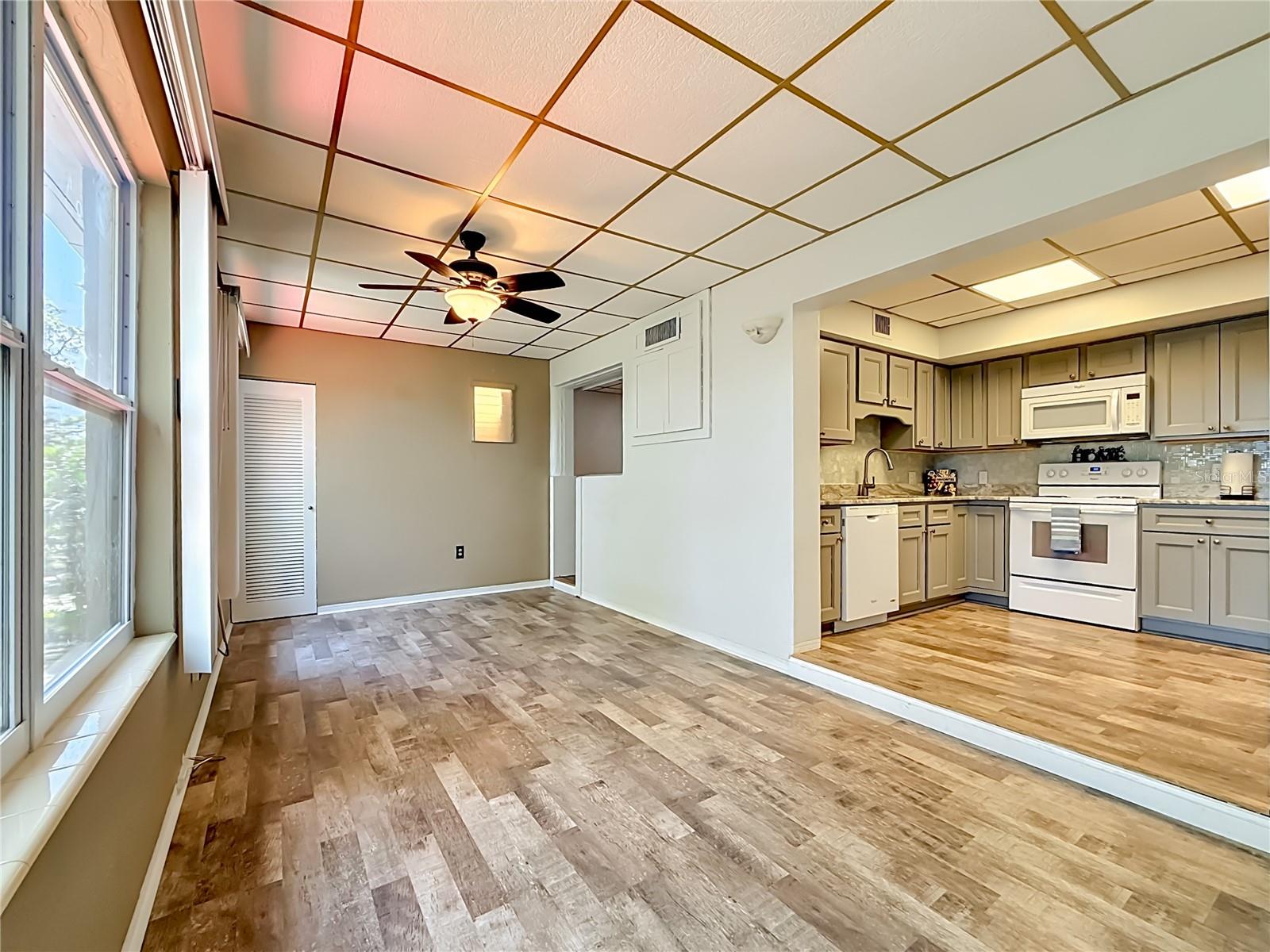 Image 21 of 44 For 5860 43rd Terrace N 1513