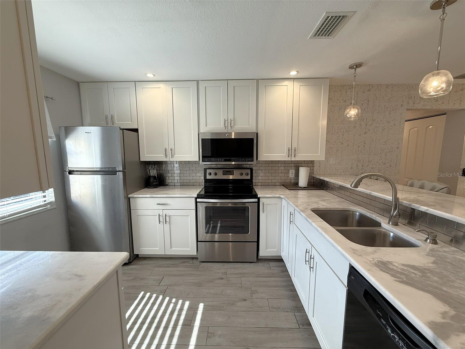 Image 10 of 88 For 3001 58th Avenue S 610