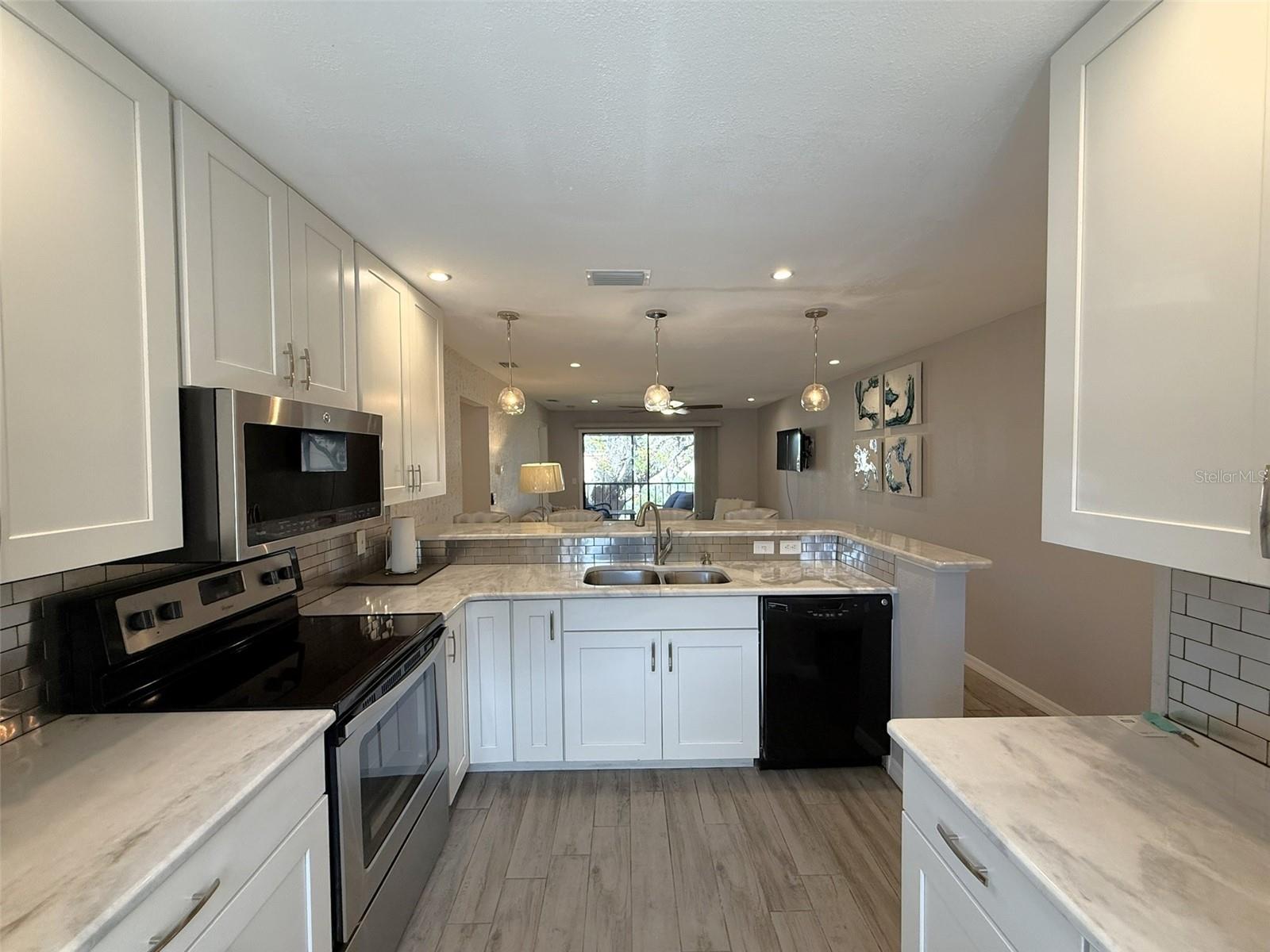 Image 11 of 88 For 3001 58th Avenue S 610
