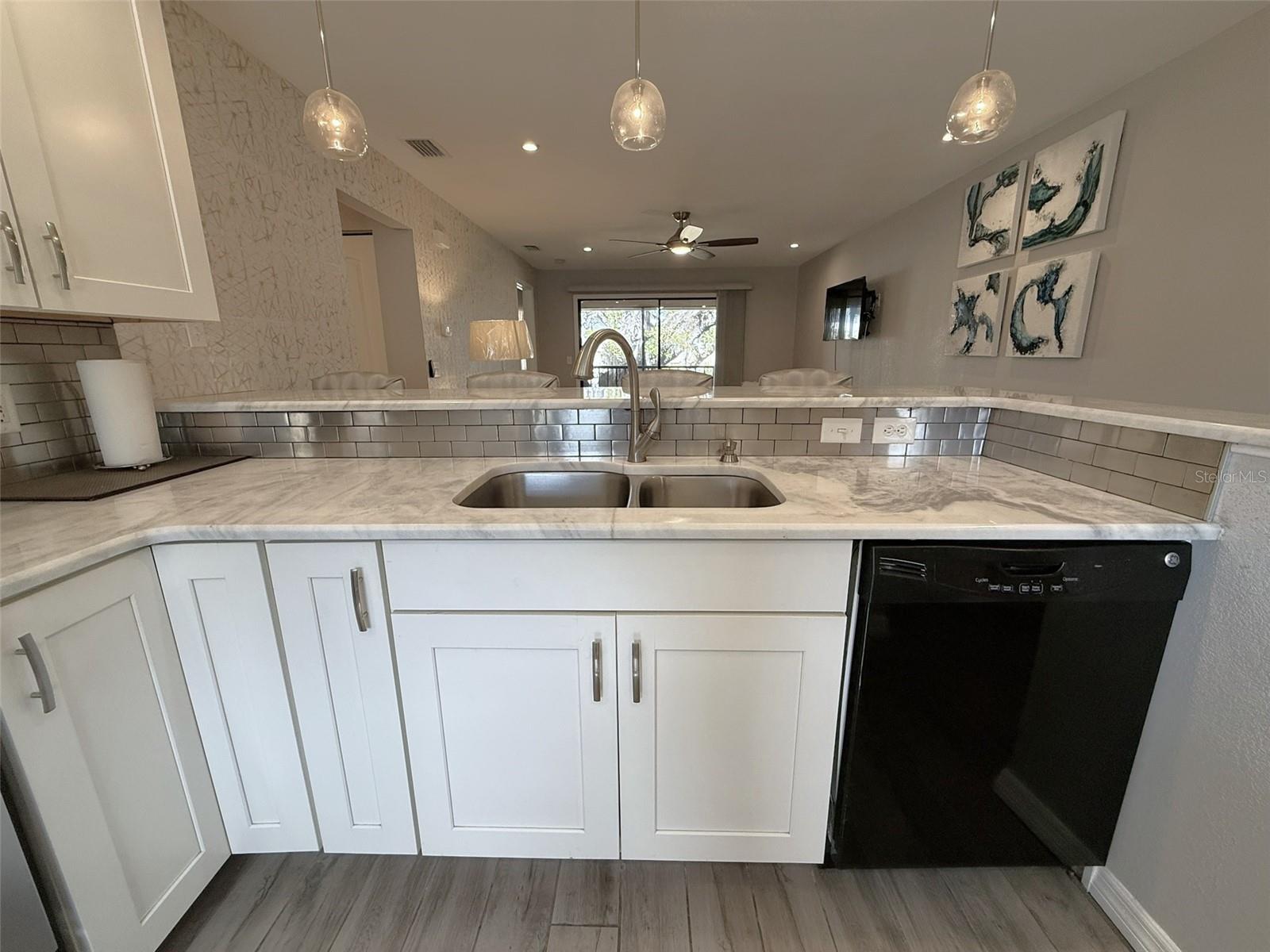 Image 13 of 88 For 3001 58th Avenue S 610