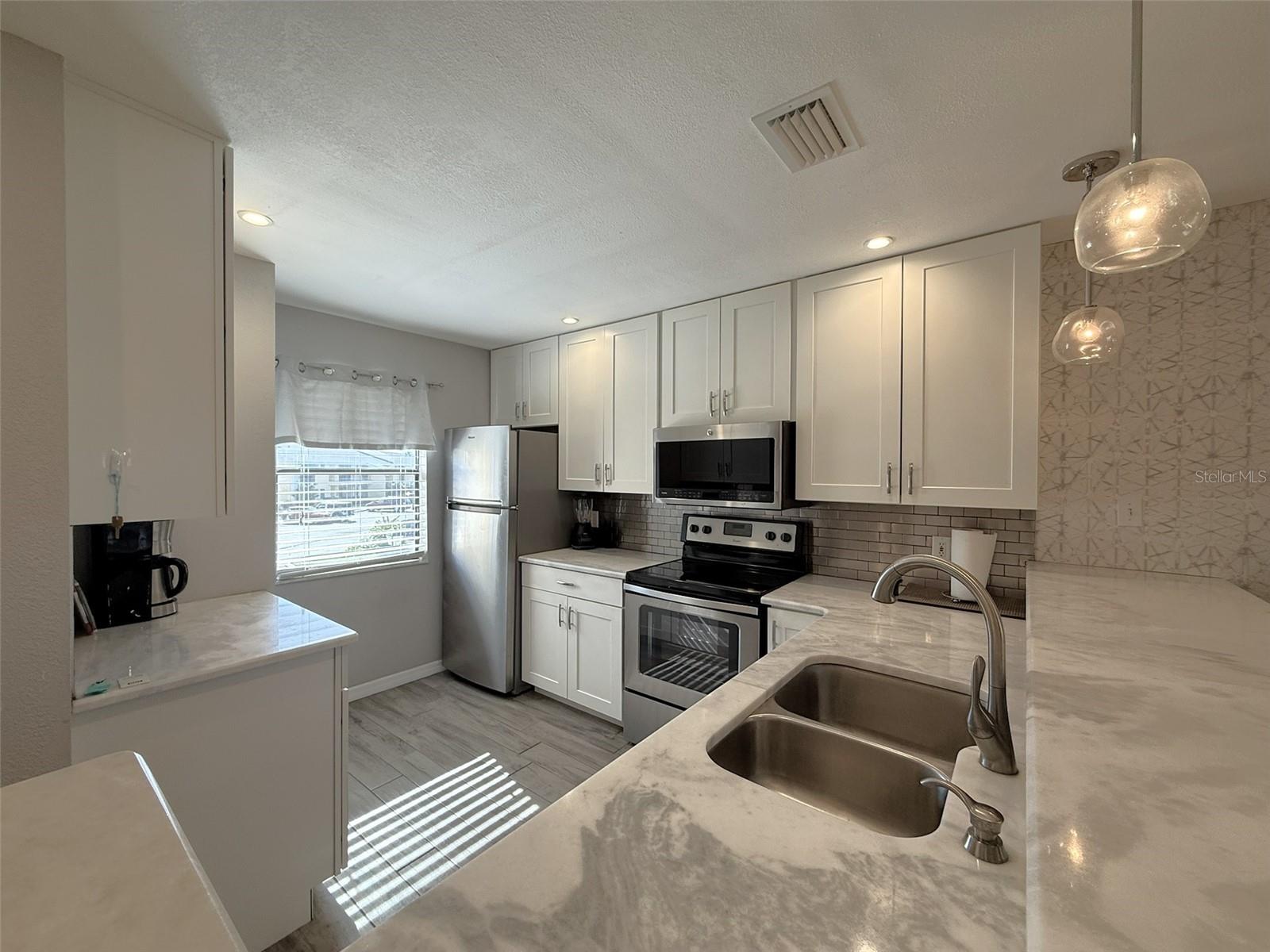 Image 9 of 88 For 3001 58th Avenue S 610