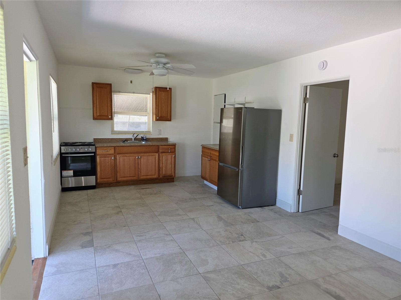 Image 3 of 25 For 6931 Hibiscus Avenue S 3c