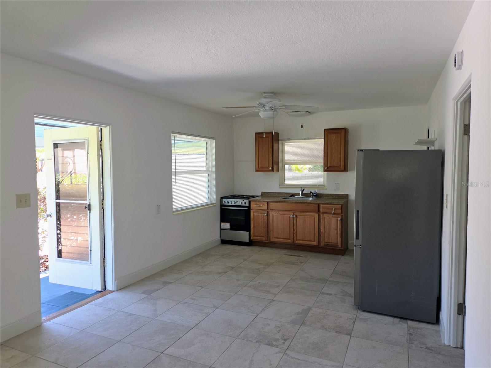 Image 4 of 25 For 6931 Hibiscus Avenue S 3c
