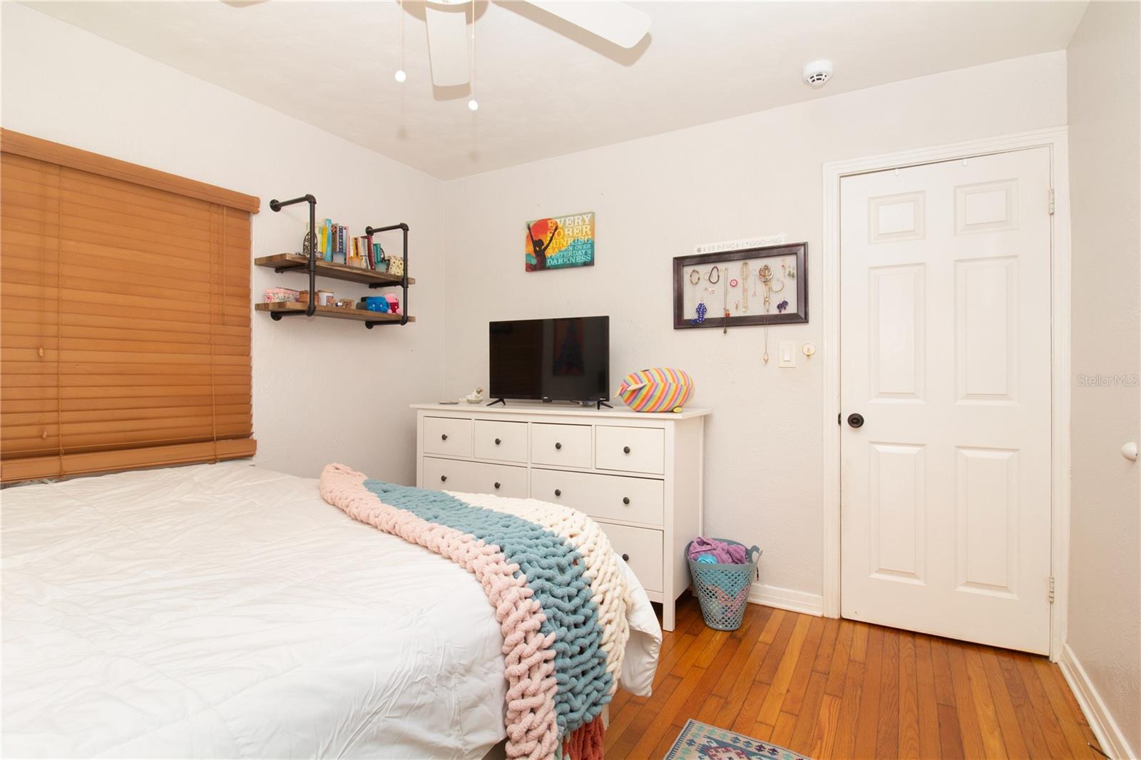 Image 17 of 28 For 2222 34th Avenue N
