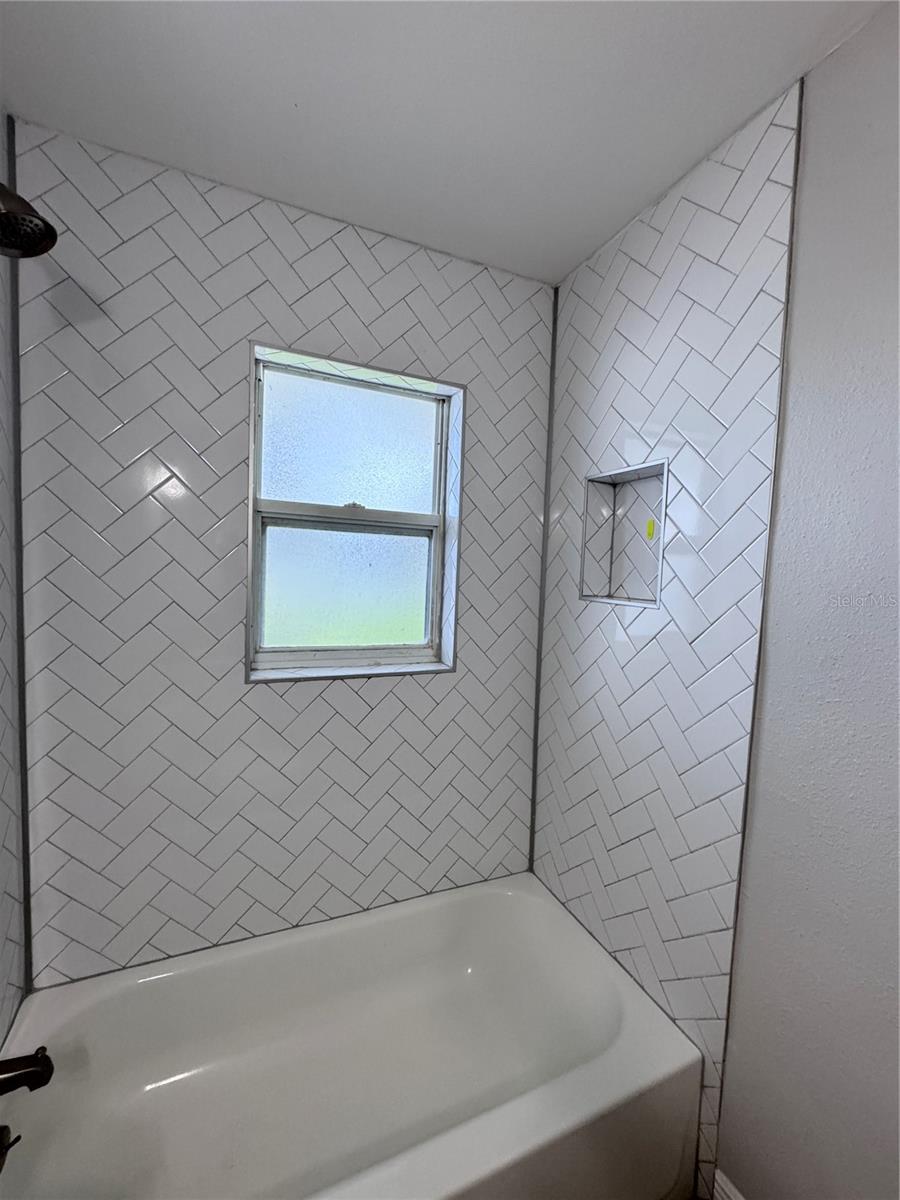 Image 14 of 19 For 662 Union Street 1a