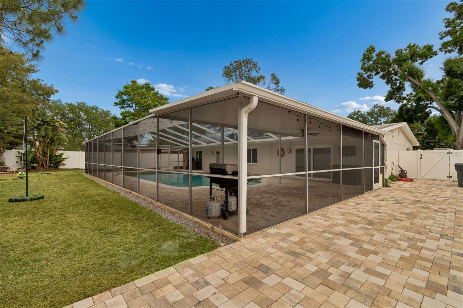 Image 28 of 40 For 10916 Carrollwood Drive