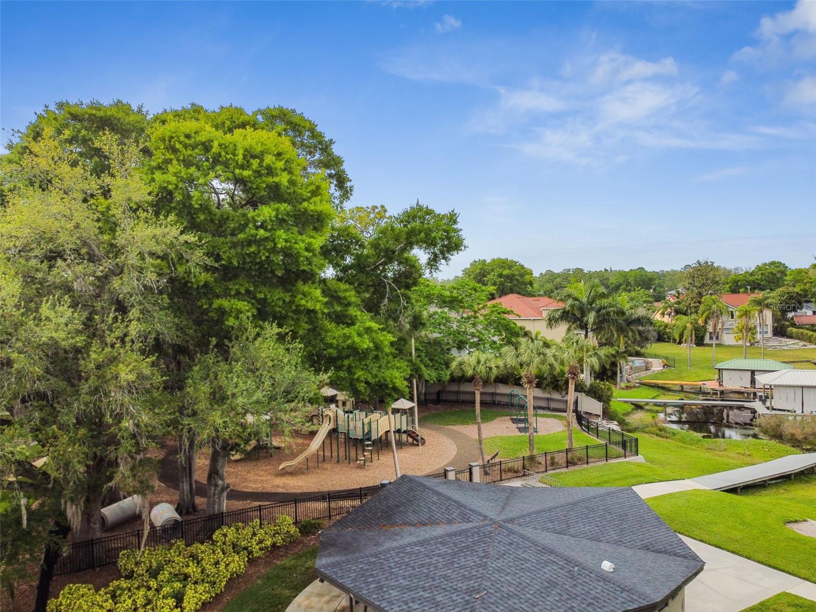 Image 37 of 40 For 10916 Carrollwood Drive