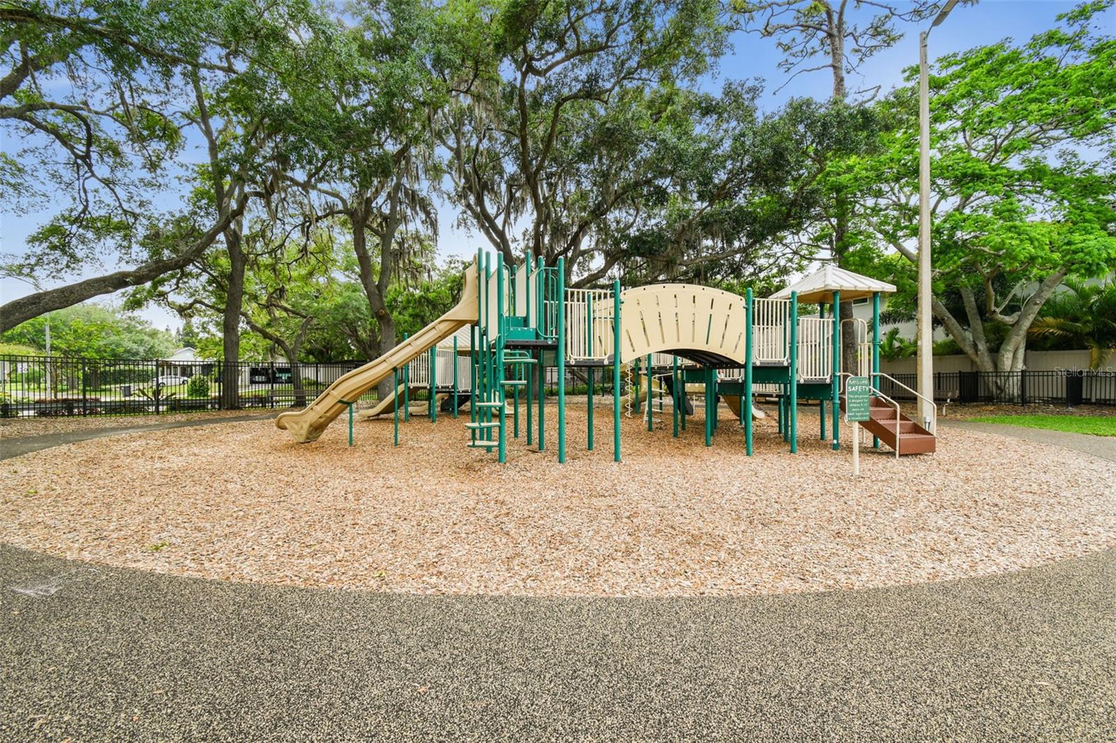 Image 40 of 40 For 10916 Carrollwood Drive
