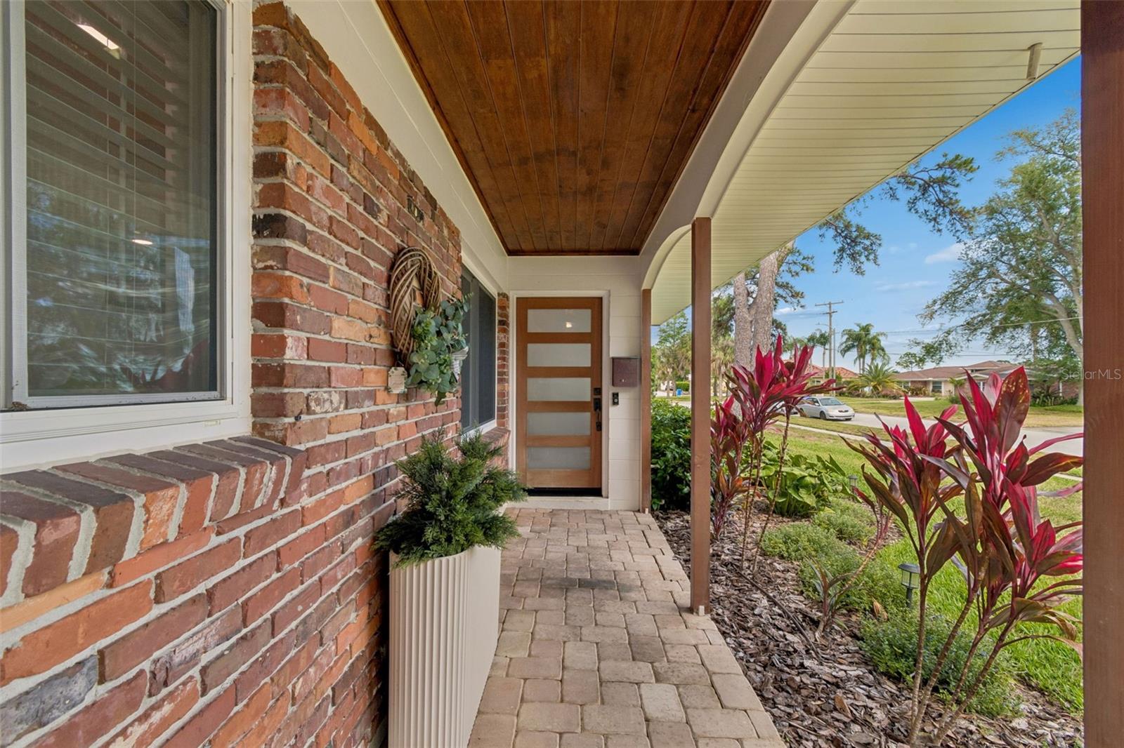 Image 5 of 40 For 10916 Carrollwood Drive