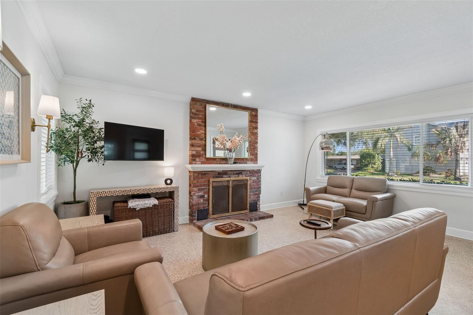 Image 6 of 40 For 10916 Carrollwood Drive