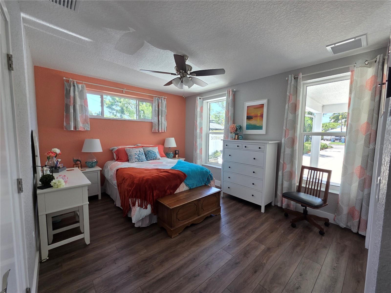 Listing photo id 14 for 4325 78th Avenue N