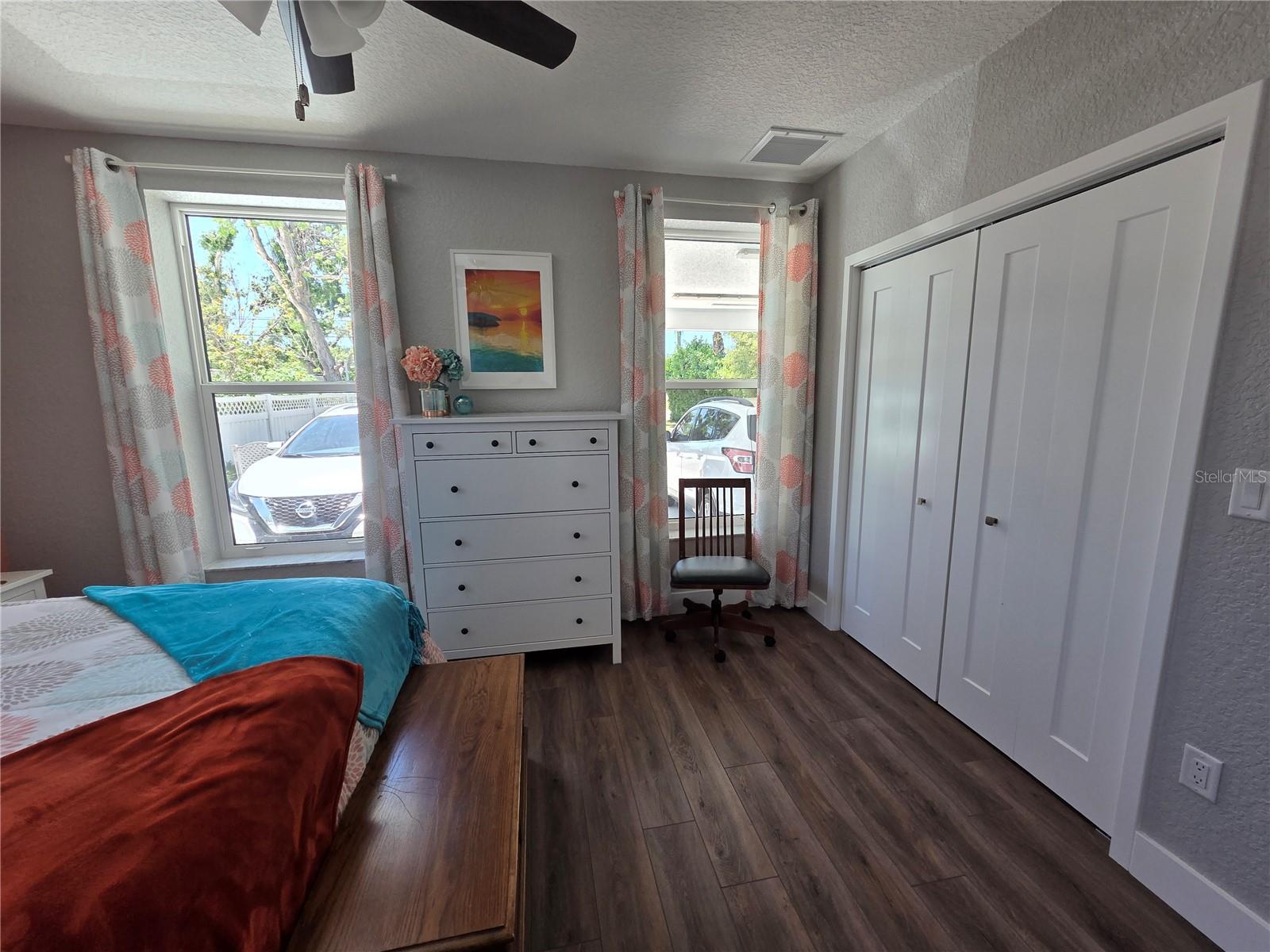 Listing photo id 15 for 4325 78th Avenue N