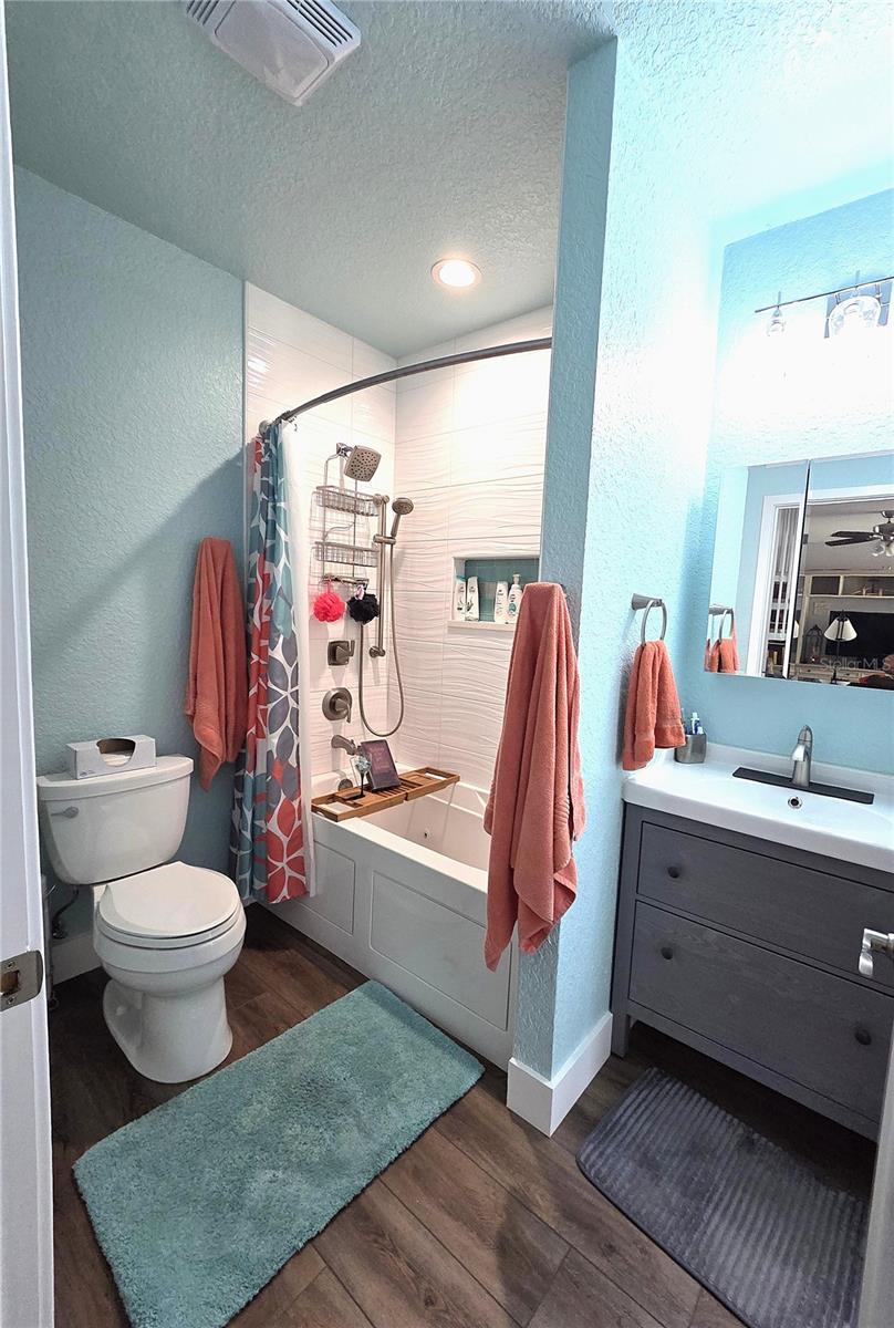 Listing photo id 16 for 4325 78th Avenue N