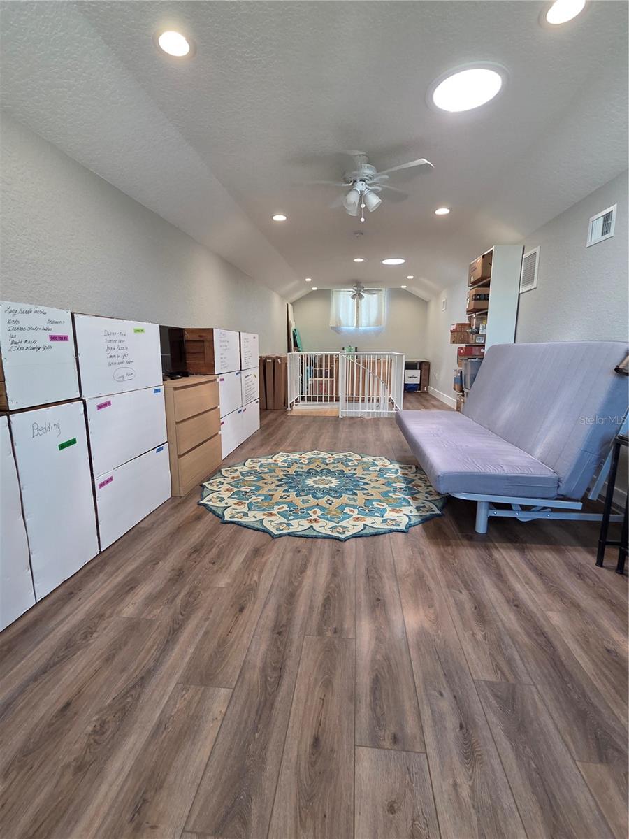 Listing photo id 17 for 4325 78th Avenue N