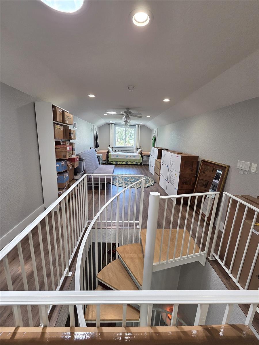 Listing photo id 18 for 4325 78th Avenue N