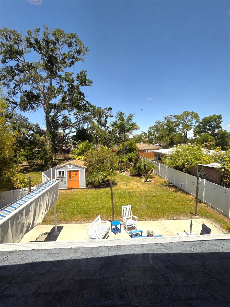 Listing photo id 19 for 4325 78th Avenue N