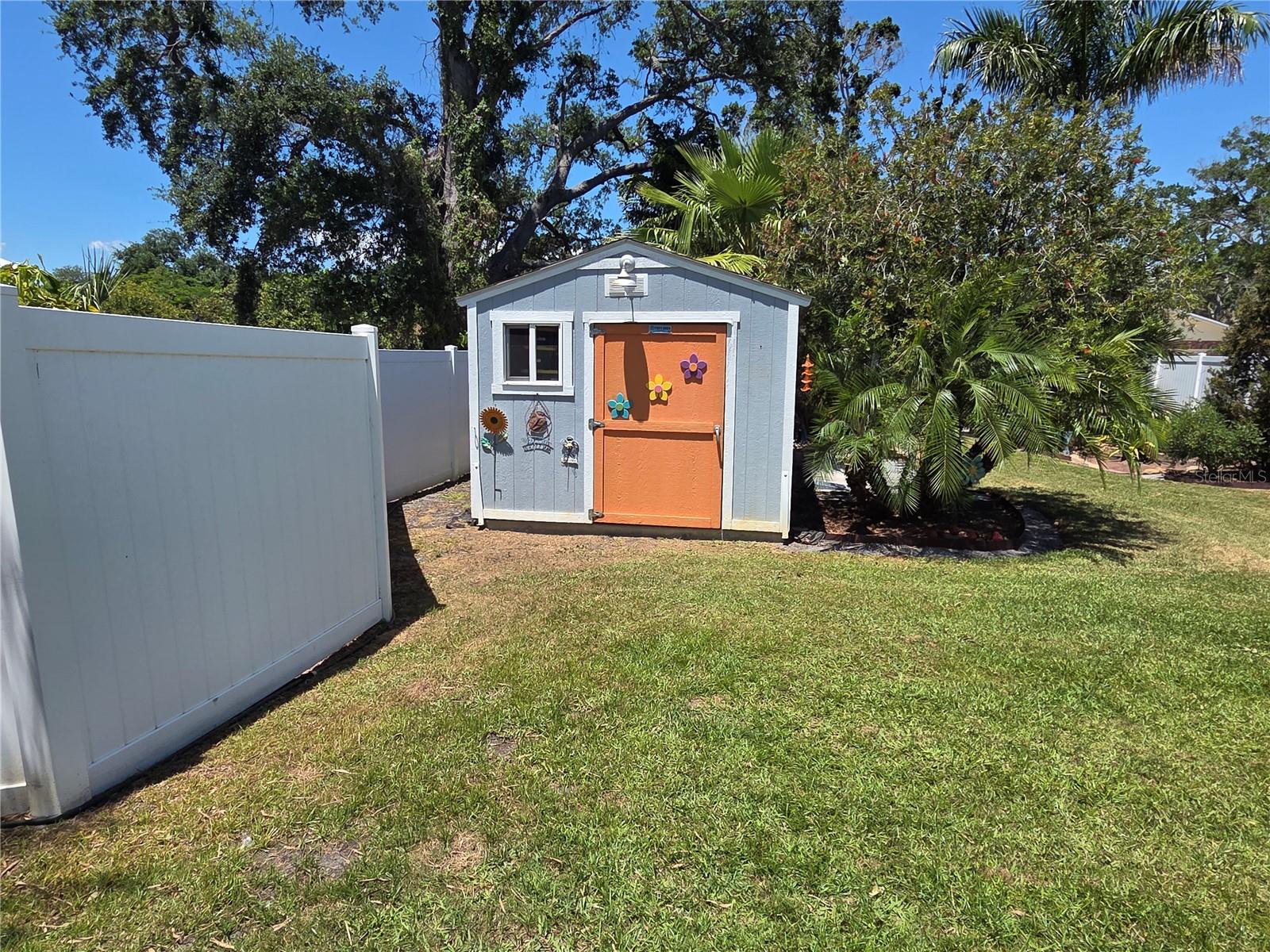 Listing photo id 22 for 4325 78th Avenue N