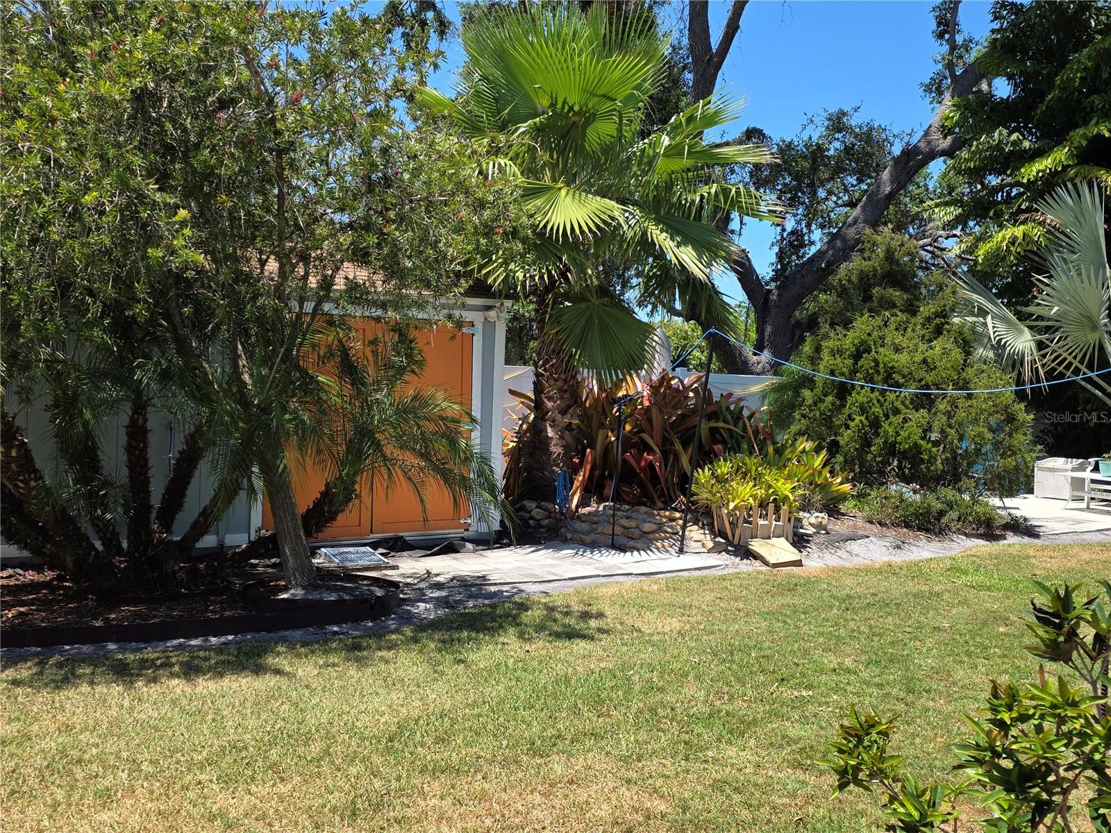 Listing photo id 23 for 4325 78th Avenue N