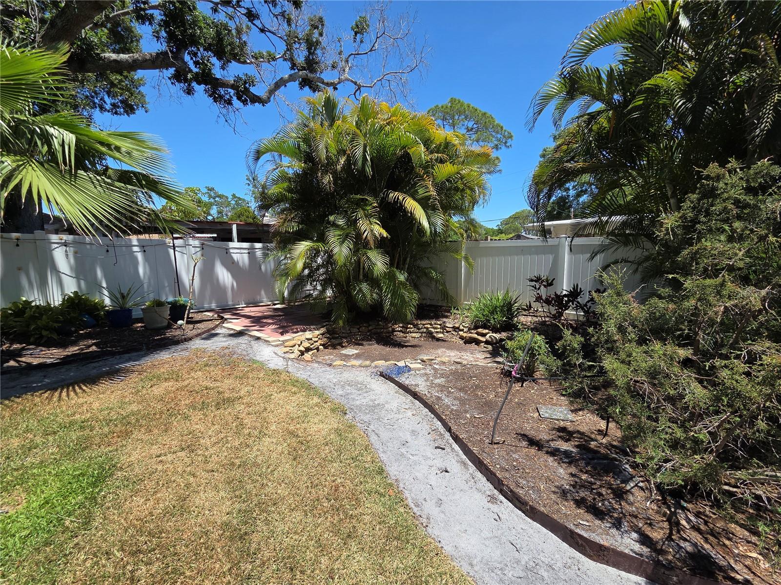 Listing photo id 24 for 4325 78th Avenue N