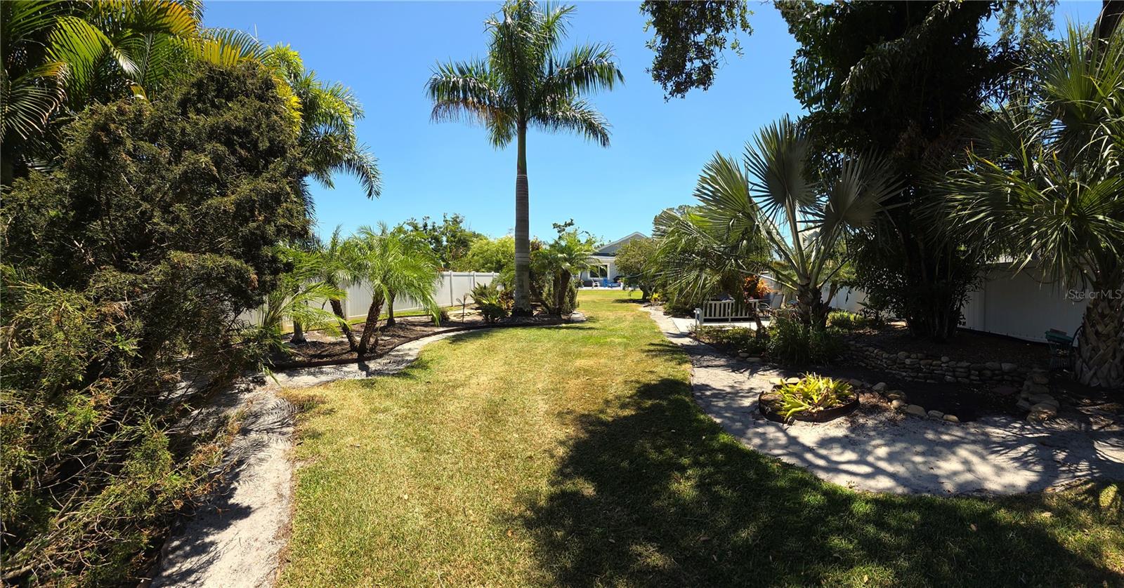 Listing photo id 25 for 4325 78th Avenue N