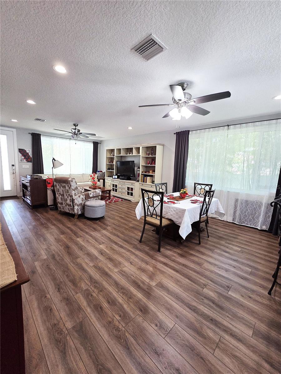 Listing photo id 1 for 4325 78th Avenue N