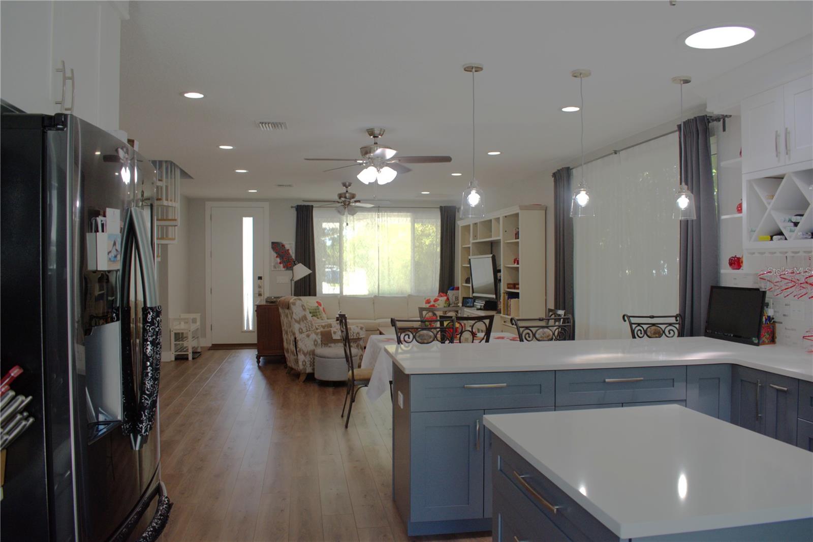 Listing photo id 2 for 4325 78th Avenue N