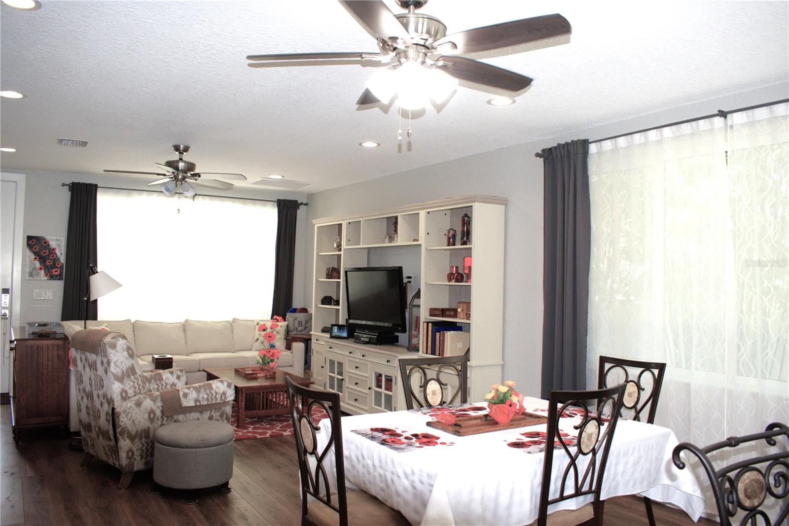 Listing photo id 3 for 4325 78th Avenue N