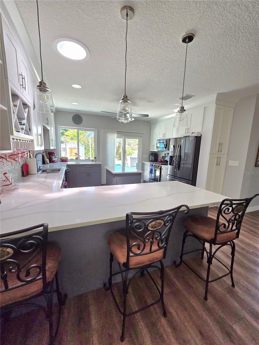 Listing photo id 4 for 4325 78th Avenue N