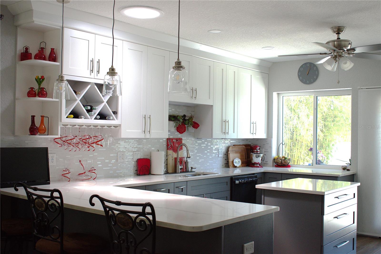 Listing photo id 5 for 4325 78th Avenue N