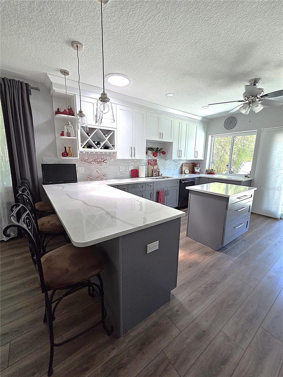 Listing photo id 6 for 4325 78th Avenue N