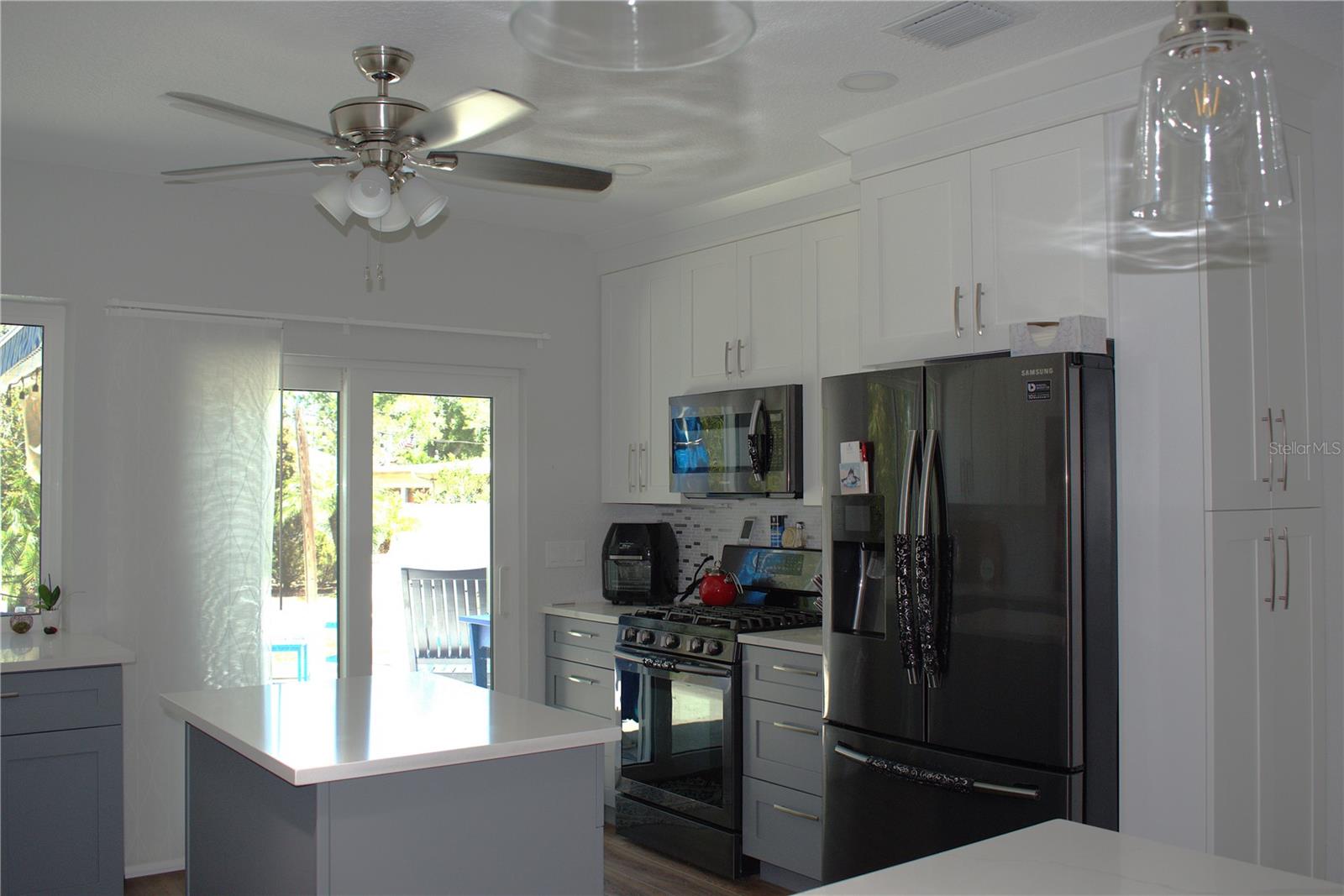 Listing photo id 7 for 4325 78th Avenue N