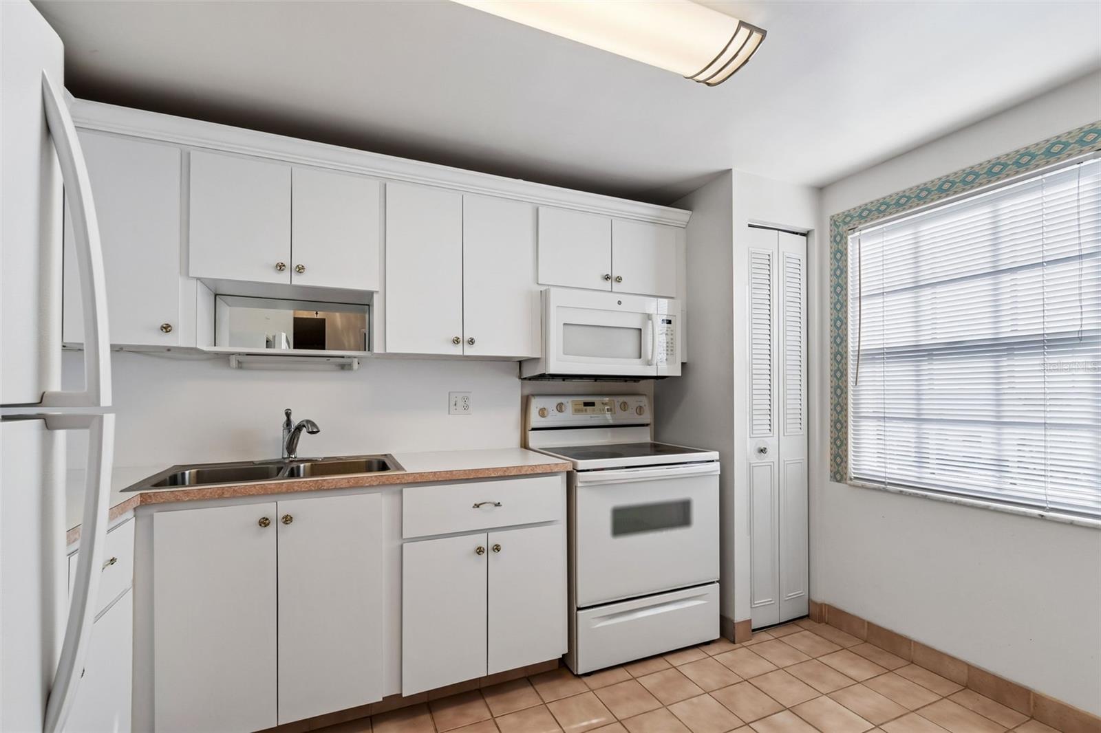 Image 23 of 71 For 6960 20th Avenue N 501