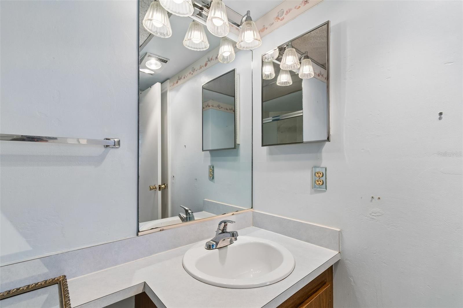 Image 35 of 71 For 6960 20th Avenue N 501