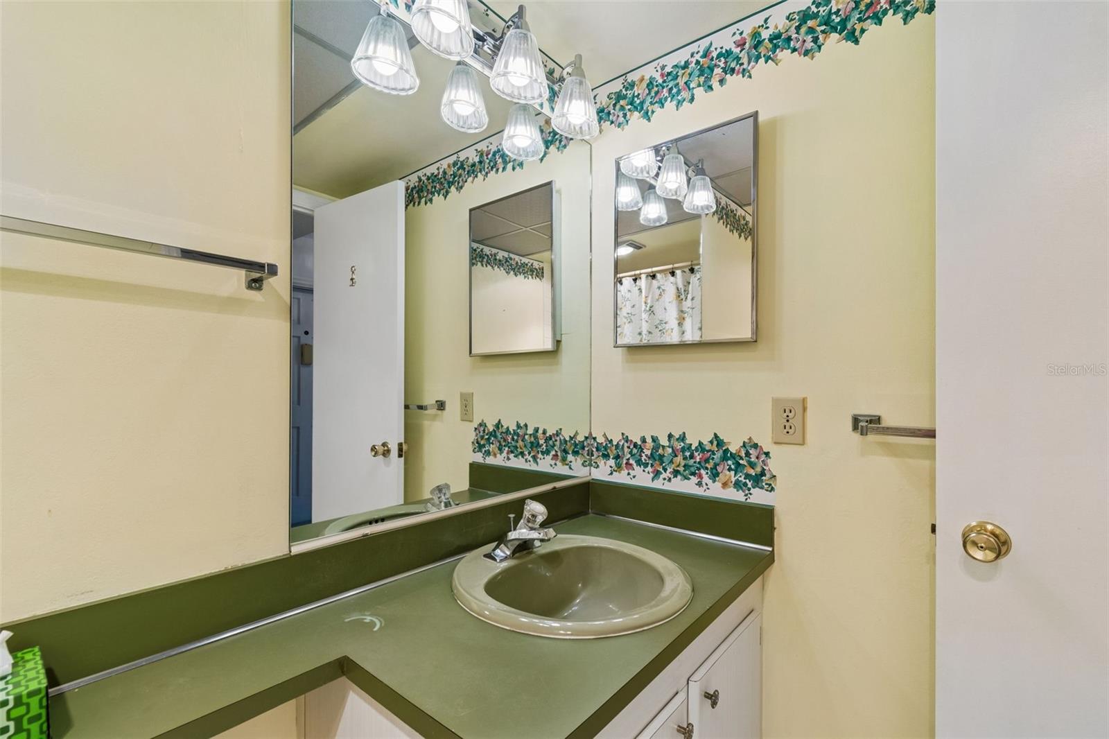 Image 45 of 71 For 6960 20th Avenue N 501