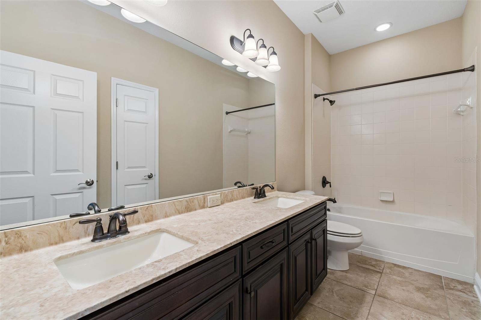 Image 16 of 38 For 15604 Hampton