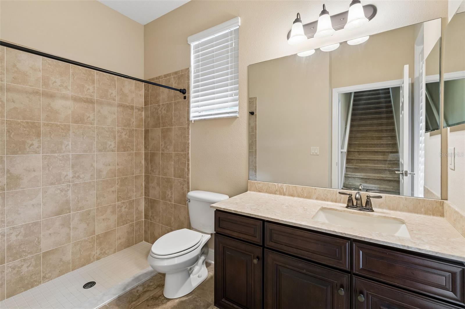 Image 17 of 38 For 15604 Hampton