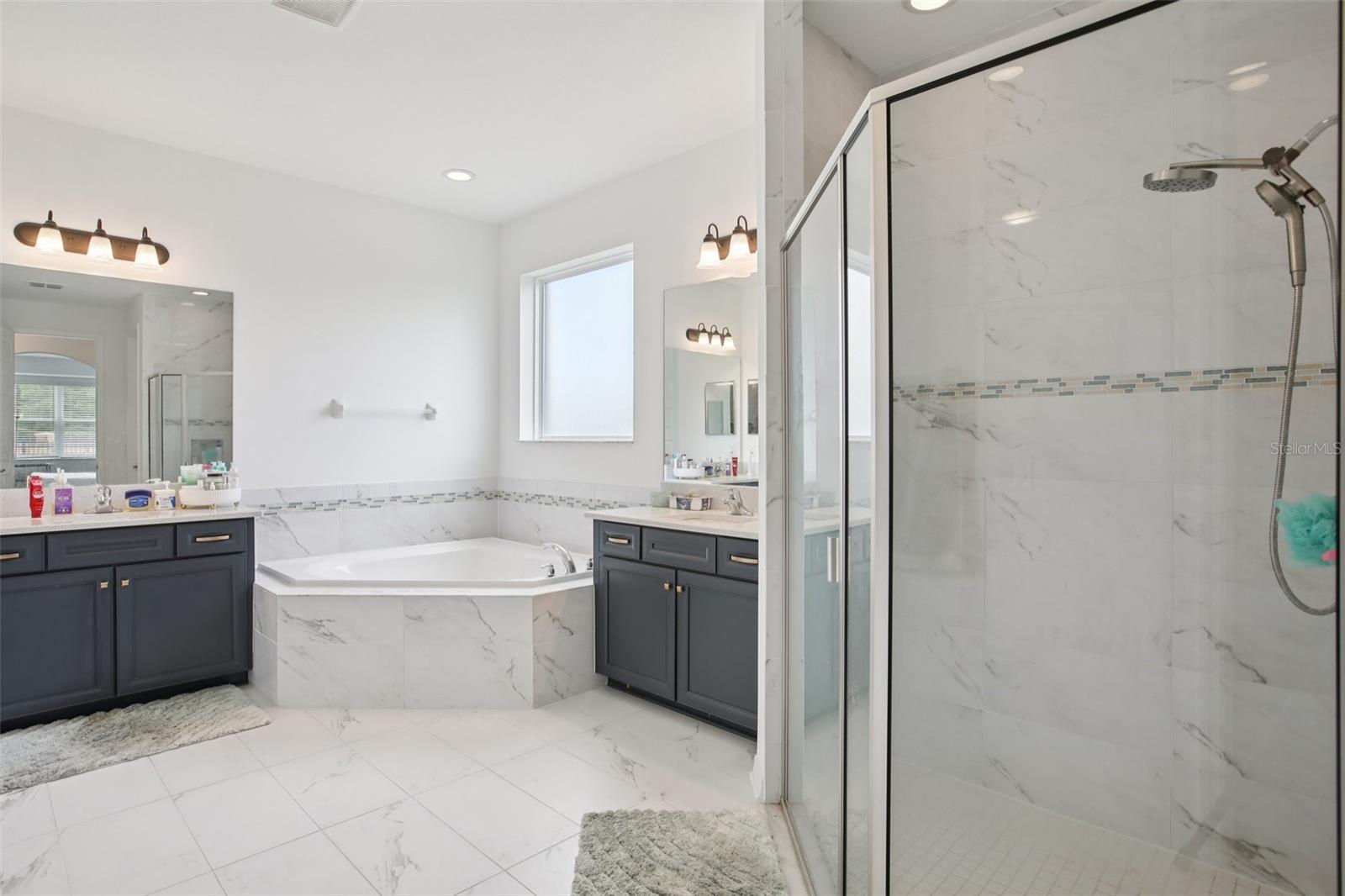 Image 17 of 47 For 9508 Pyrenees Place