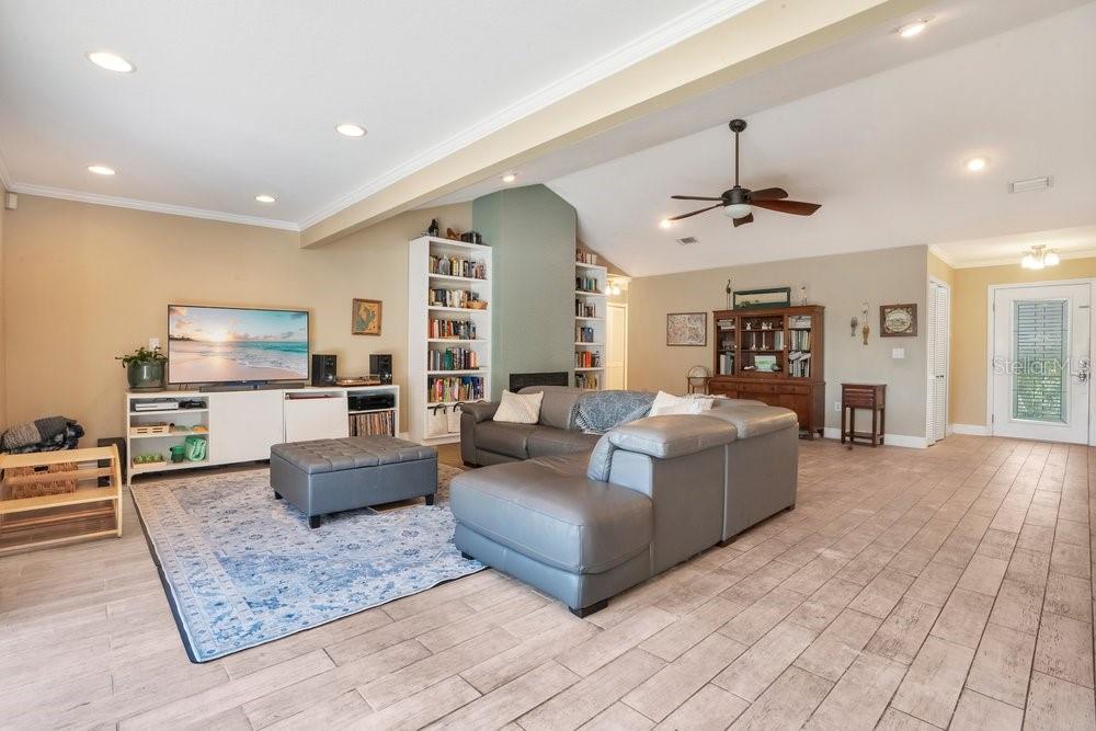 Image 11 of 78 For 3858 Shore Boulevard