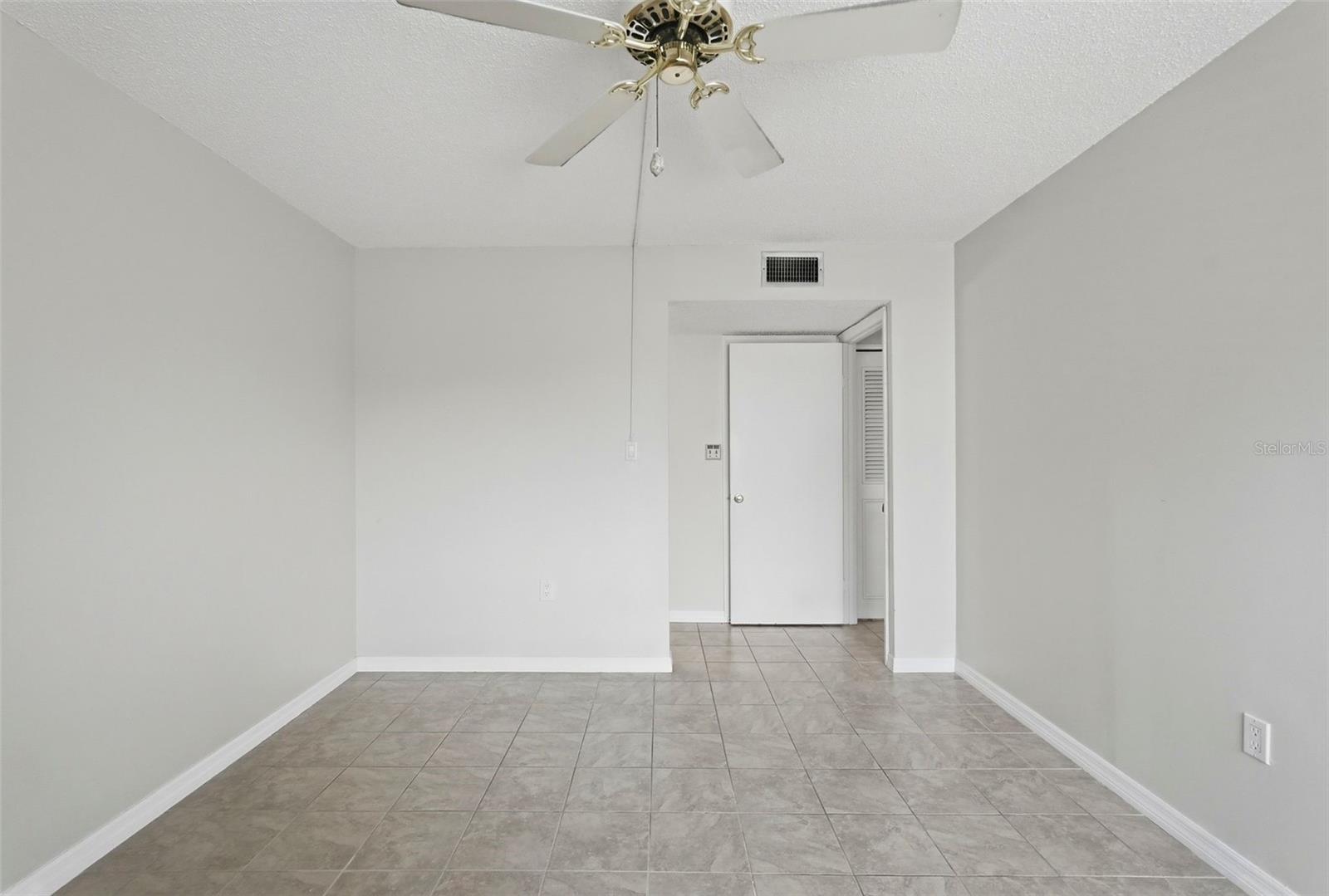Image 13 of 36 For 14800 Walsingham Road 205